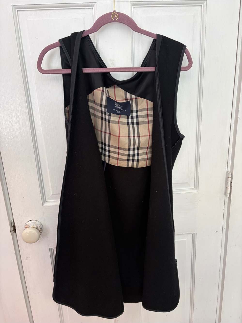 Burberry Black Trench Coat with Signature Beige Check Lining - Picture 6 of 7